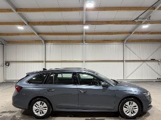 Damaged car Skoda Octavia 1.0 e-TSI 81kW Automaat Business Edition 2021/4