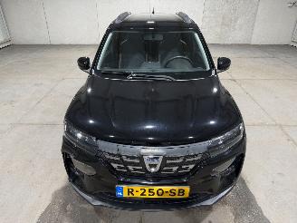 Dacia Spring 27kWh 33kW Comfort Plus OrangePack picture 18