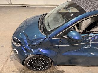 Fiat 500 42kWh 87kW Cabrio La Prima picture 17