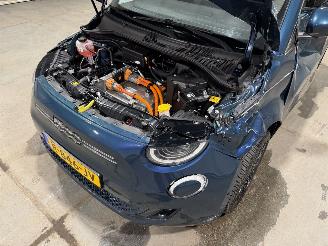 Fiat 500 42kWh 87kW Cabrio La Prima picture 27