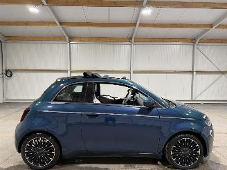 Schadeauto Fiat 500 42kWh 87kW Cabrio La Prima 2021/3