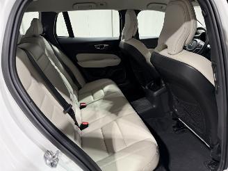 Volvo V-60 2.0T6Hybrid 186kW Automaat Twin Engine AWD Momentum Pro picture 13