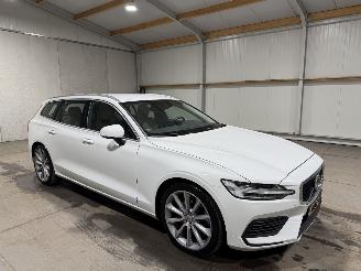 Volvo V-60 2.0T6Hybrid 186kW Automaat Twin Engine AWD Momentum Pro picture 2
