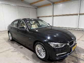 BMW 3-serie 320i 135kW Automaat Schuifkantel Luxury Edition picture 2