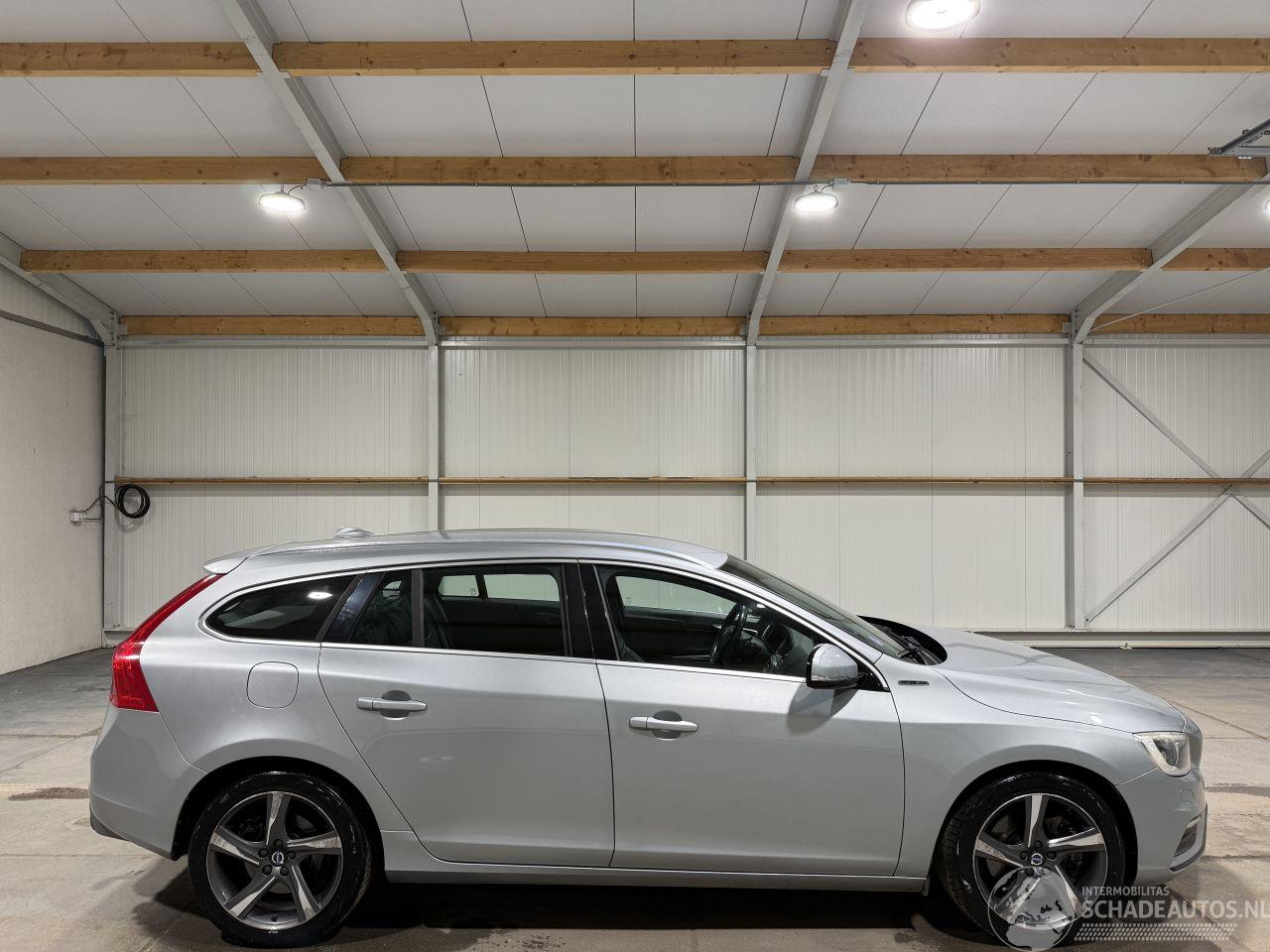 Volvo V-60 2.4D6 158kW AWD Plug-in Hybrid R-Design