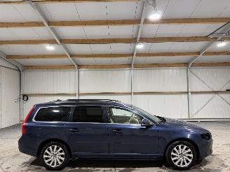Damaged car Volvo V-70 2.0D3 120kW Automaat Limited Edition 2011/11