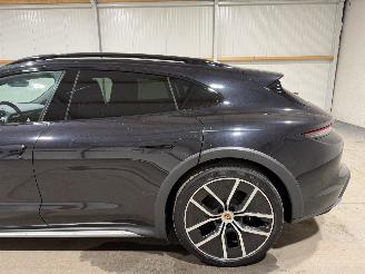 Porsche Taycan Cross Turismo 4 105kWh AWD 320kW Luchtvering Pano picture 31
