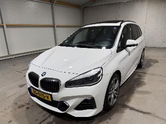 BMW 2-serie 220i 141kW 7-Persoons   Automaat High Executive picture 10