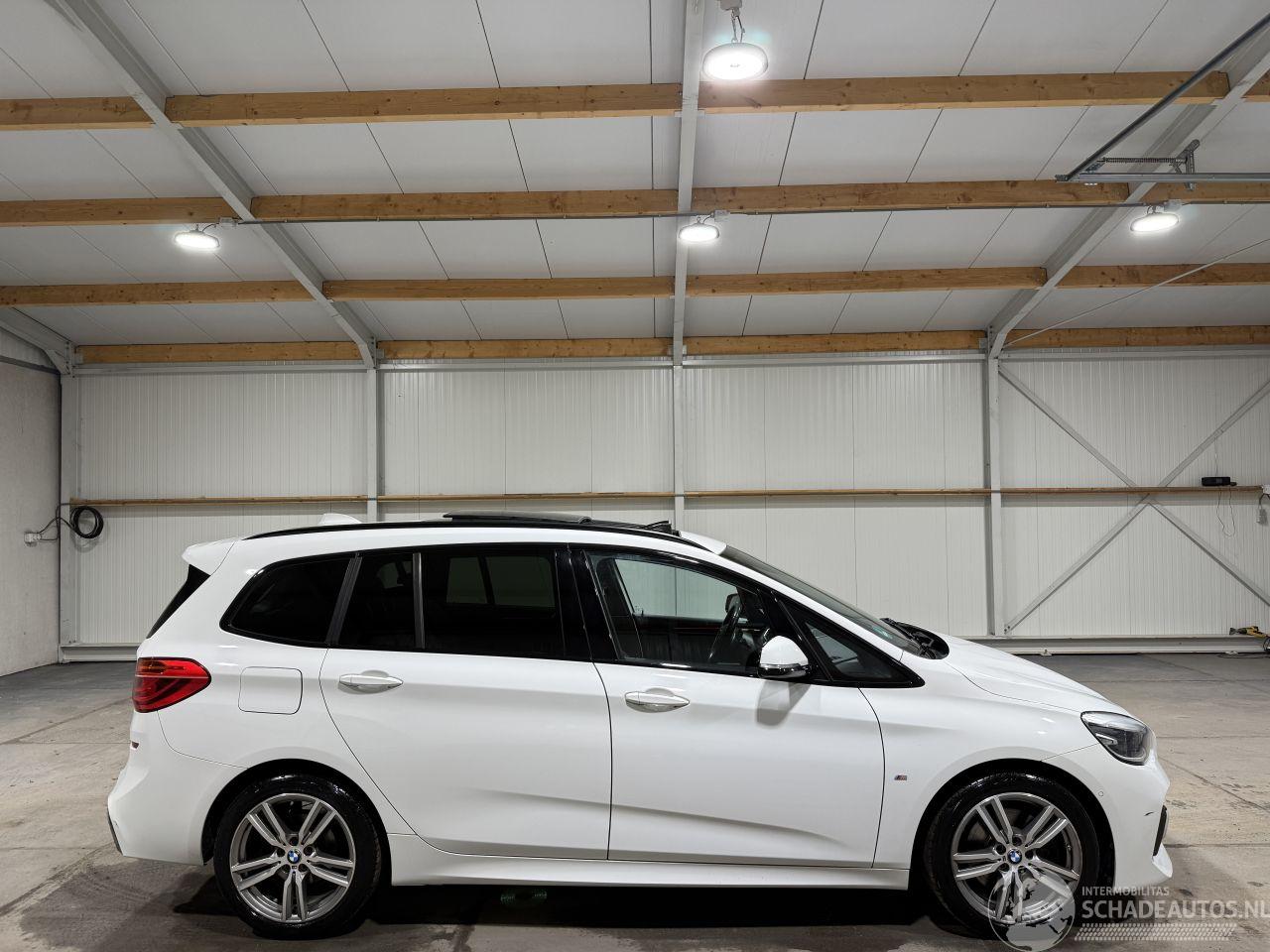 BMW 2-serie 220i 141kW 7-Persoons   Automaat High Executive