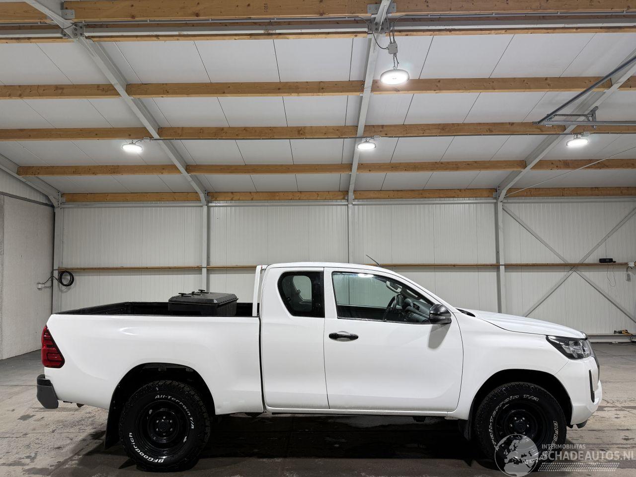 Toyota Hilux 2.4D-4D 110kW 4WD Cool Comfort