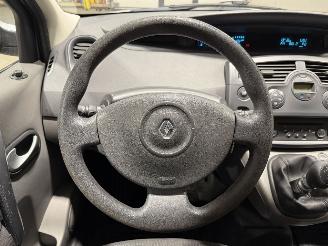 Renault Scenic 1.6-16V 83kW Privilege Comfort picture 14