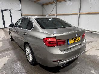 BMW 3-serie 320i 135kW Automaat Luxury Edition picture 12