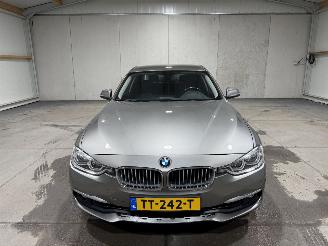 BMW 3-serie 320i 135kW Automaat Luxury Edition picture 4