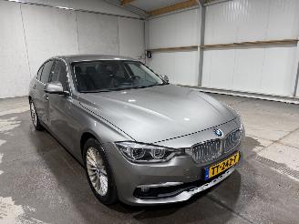 BMW 3-serie 320i 135kW Automaat Luxury Edition picture 3