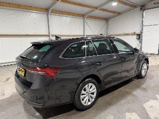 Skoda Octavia 1.5TSI MHEV 85kW Automaat Business Edition picture 5