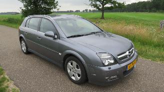 Opel Signum 2.2 16v Automaat Cosmo Navigatie  Airco   2005 5drs picture 14