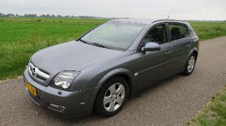 Opel Signum 2.2 16v Automaat Cosmo Navigatie  Airco   2005 5drs picture 8