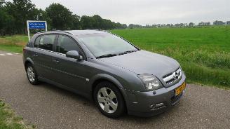 Opel Signum 2.2 16v Automaat Cosmo Navigatie  Airco   2005 5drs picture 5