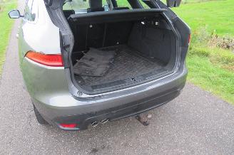 Jaguar F-Pace 2.0D 180pk Automaat Portofolio 4 AWD Panoramadak  [ splinter nieuwe Motor bij 137.000 km SUV picture 20