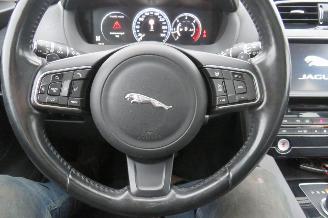 Jaguar F-Pace 2.0D 180pk Automaat Portofolio 4 AWD Panoramadak  [ splinter nieuwe Motor bij 137.000 km SUV picture 14
