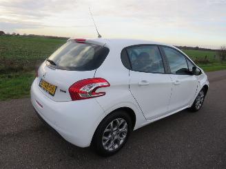 uszkodzony samochody osobowe Peugeot 208 1.2 VTI 5drs Active Airco Navie   2013  Active Style 2013/9