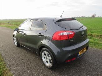 uszkodzony samochody osobowe Kia Rio Kia Rio 1.2 CVVT Design Edition 86pk Navigatie Airco  2013 5drs 2013/8