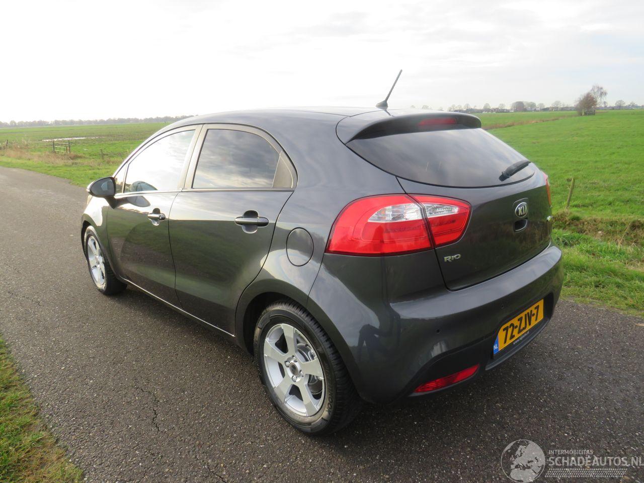 Kia Rio Kia Rio 1.2 CVVT Design Edition 86pk Navigatie Airco  2013 5drs