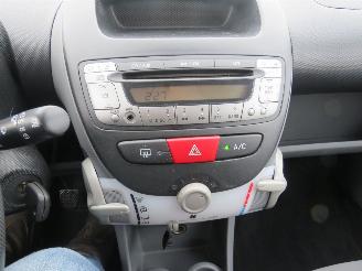 Peugeot 107 1.0 12v  89.000km  100% Orgineel 5drs Airco  [ nieuwstaat  2009 picture 19