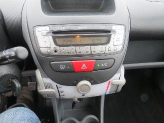 Peugeot 107 1.0 12v  89.000km  100% Orgineel 5drs Airco  [ nieuwstaat  2009 picture 15