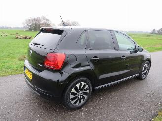 Volkswagen Polo 1.4 TDi 5drs 233.000km Nap Navigatie Airco  2015 parkeerschade picture 2