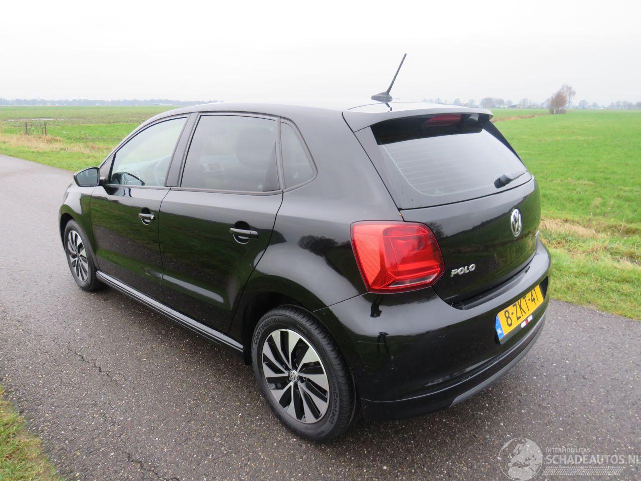 Volkswagen Polo 1.4 TDi 5drs 233.000km Nap Navigatie Airco  2015 parkeerschade