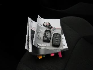 Toyota C-HR 1.8 Automaat Hybride Benzine Elektrische 17.000km 2024 Camera stoelverwaming navigatie picture 6