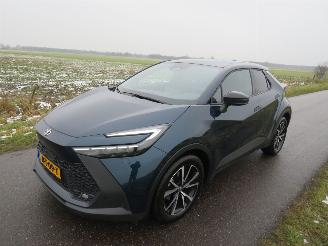 Vaurioauto  passenger cars Toyota C-HR 1.8 Automaat Hybride Benzine Elektrische 17.000km 2024 Camera stoelverwaming navigatie 2024/8