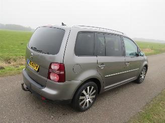 Schadeauto Volkswagen Touran 1.4 TSi  170pk Automaat 7 persoons  Highline Business sport  mpv 2008/11