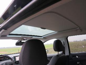 Peugeot 208 1.2 110pk GT Line  5Drs 82.000km nap Leer Camera Navigatie  2016 topstaat picture 12