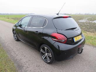 uszkodzony samochody osobowe Peugeot 208 1.2 110pk GT Line  5Drs 82.000km nap Leer Camera Navigatie  2016 topstaat 2016/11