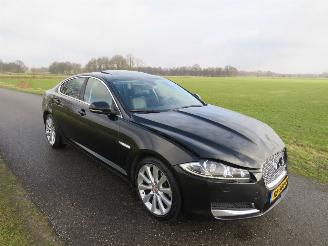 damaged passenger cars Jaguar XF 2.2 S.R Sport LE  200pk Automaat  2015 vol optie 2015/8