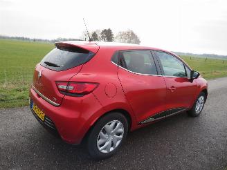 Schadeauto Renault Clio Renault Clio 0.9 TCe 90pk Limited Airco Navigatie  2017 2017/5