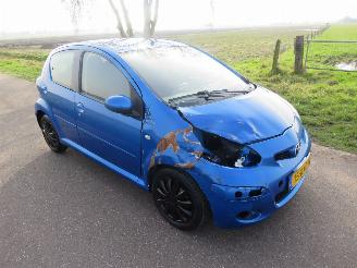 Toyota Aygo 1.0 12v 5Drs 135.000km  NAP Airco Dynamic Blue 2010 [ eerste eigenaar picture 10