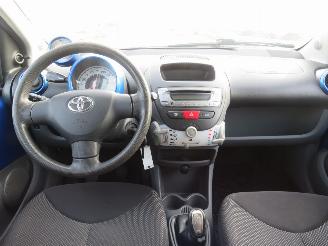 Toyota Aygo 1.0 12v 5Drs 135.000km  NAP Airco Dynamic Blue 2010 [ eerste eigenaar picture 9