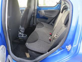 Toyota Aygo 1.0 12v 5Drs 135.000km  NAP Airco Dynamic Blue 2010 [ eerste eigenaar picture 11