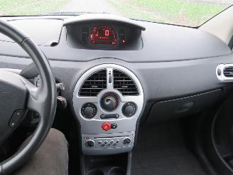 Renault Modus 1.6 16v Automaat  91.000km nap 5drs Mpv Airco  [ van opa geweest picture 9