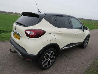 damaged passenger cars Renault Captur 0.9 TCE 75.000km Nap 90pk Intens 11-2017 Camera Navigatie Clima  [ nieuwstaat 2017/11