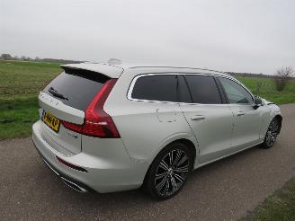 Damaged car Volvo V-60 Volvo V60 2.0 T8  330pk Aut Twin Engine 4 AWD R-Desig Elektrisch Benzine 2020 2020/11