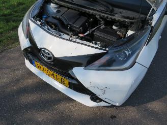 Toyota Aygo 1.0 VVT-I X Play  Airco navigatie achter uit camera 2015 picture 8