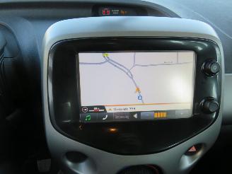 Toyota Aygo 1.0 VVT-I X Play  Airco navigatie achter uit camera 2015 picture 4