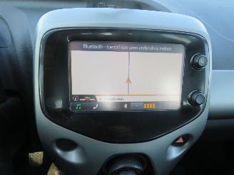 Toyota Aygo 1.0 VVT-I X Play  Airco navigatie achter uit camera 2015 picture 12