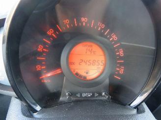 Toyota Aygo 1.0 VVT-I X Play  Airco navigatie achter uit camera 2015 picture 9