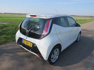 Toyota Aygo 1.0 VVT-I X Play  Airco navigatie achter uit camera 2015 picture 14
