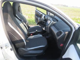 Toyota Aygo 1.0 VVT-I X Play  Airco navigatie achter uit camera 2015 picture 2